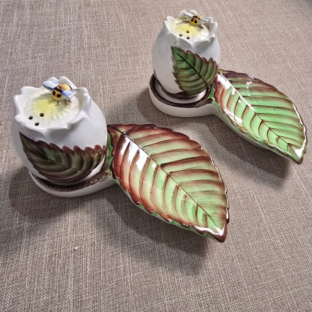 Vintage RARE Lefton Ceramic Salt and‎ Pepper Shakers Bee Leaf Made in Japan Set